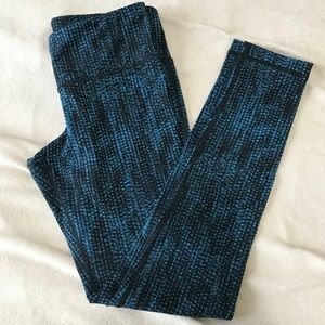 Kirkland Signature Women’s Blue Print Leggings